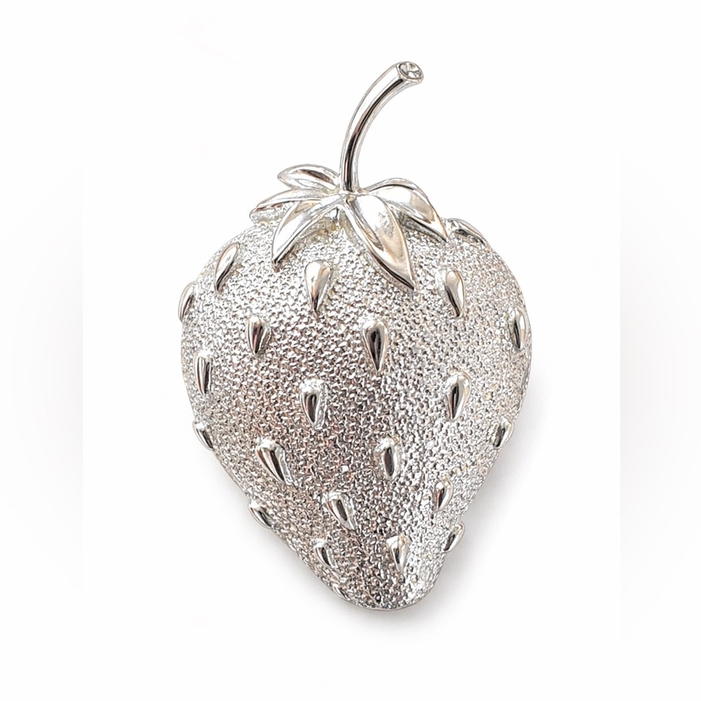Vintage Sarah Coventry Strawberry Brooch – Silver‎ Tone Textured Pin
